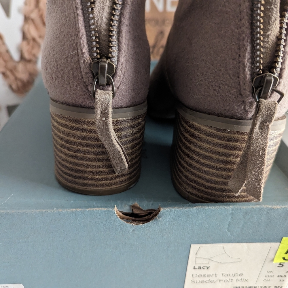 Tom's booties - Picture 2 of 4